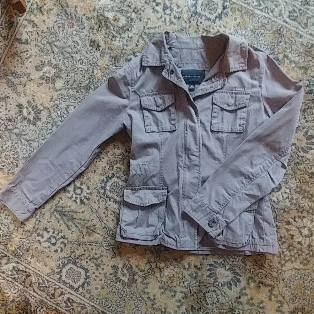 Fitted gray jacket